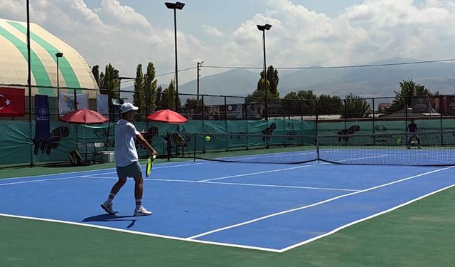 6'ncı Ulusal Kayısı Cup Tenis Turnuvası, Iğdır'da başladı