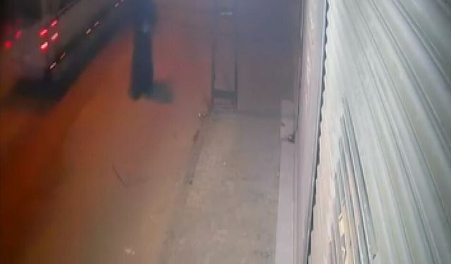 Adana'da kimliğini gizlemek için kara çarşaf giyip, iş yerine kurşun yağdırdı
