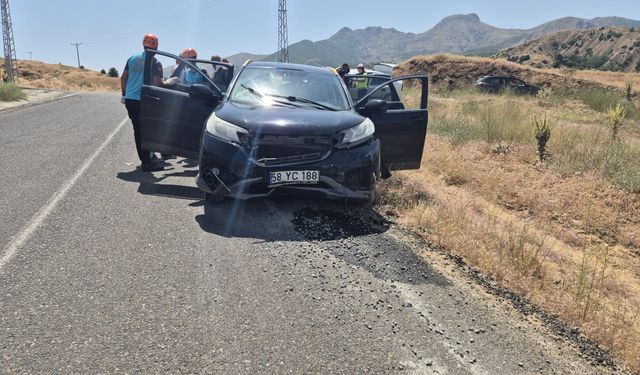 Bingöl'de otomobiller kafa kafaya çarpıştı: 1'i ağır, 10 yaralı