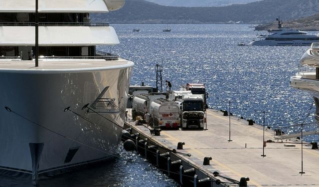 Bodrum'a demir atan iki lüks yat, toplam 615 ton yakıt aldı