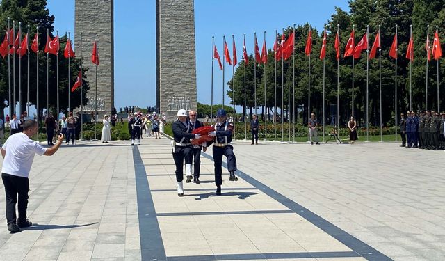 Çanakkale Şehitler Abidesi'nde 15 Temmuz şehitleri dualarla anıldı
