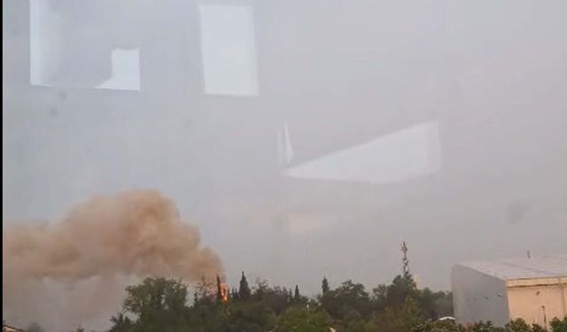 Çanakkale'de yıldırım düşme anı kamerada