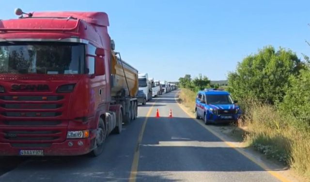 Çatalca'da kamyonların arasında kalan motosiklet sürücüsü ağır yaralandı