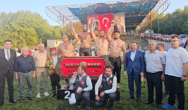 Dağköy yağlı güreşlerinde kavgalı yarı final