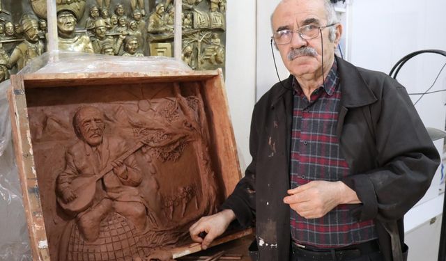 Emekli resim öğretmeninden topluma mesaj veren rölyefler