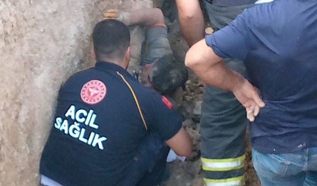 Göçük altında kalan işçiyi itfaiye ekipleri çıkardı