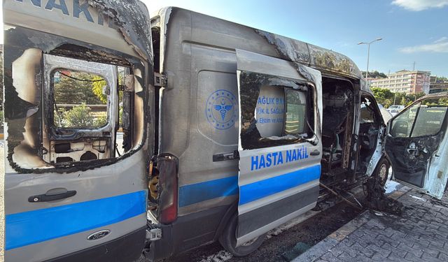 Hasta nakil aracı alev aldı, şoför diyaliz hastasını kurtardı