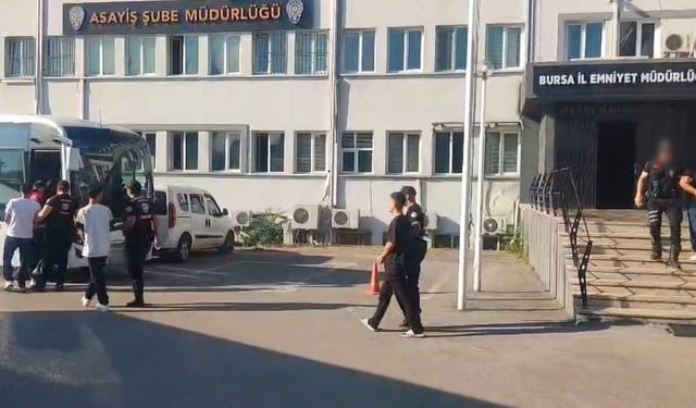 İnternetten araç satanları 4 milyon TL dolandıran 17 şüpheli yakalandı