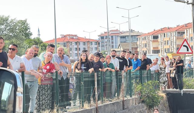 İşçi servisi ile iki otomobil çarpıştı: 3 yaralı