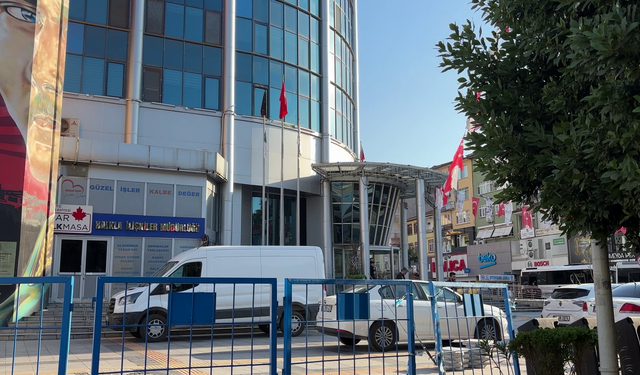 İzmit Belediye Başkanı ile eşi gözaltına alındı