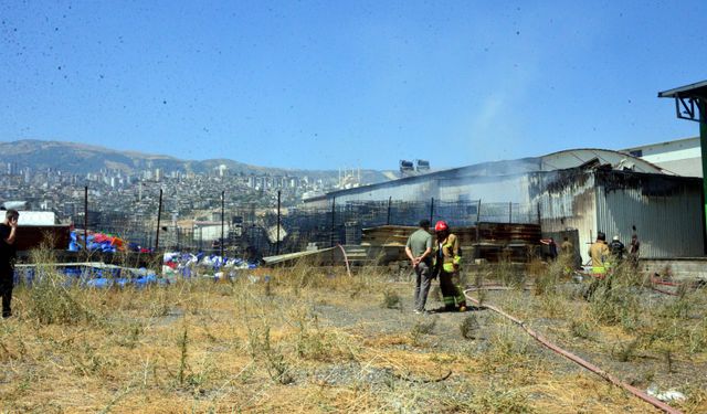 Kahramanmaraş'ta plastik fabrikasında yangın (2)