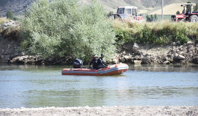 Kızılırmak'ta çocuklar, çamaşır yıkarken akıntıya kapıldı: 1 ölü, 1 kayıp (2)