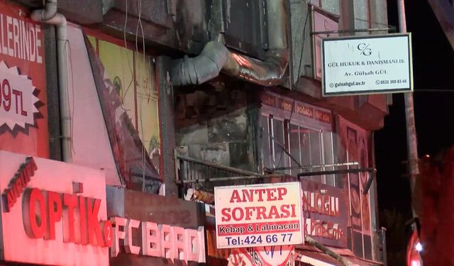 Küçükçekmece'de 5 katlı iş hanında çıkan yangın söndürüldü