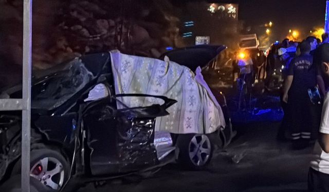 Mardin'de otomobil ile kamyon çarpıştı: 2 ölü, 6 yaralı