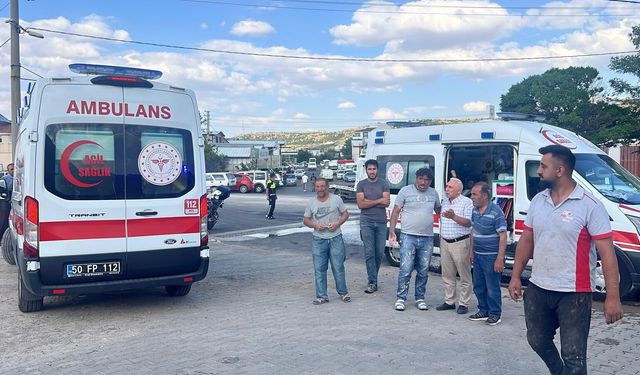 Oto tamirhanesinde yangın: 5 kişi dumandan etkilendi