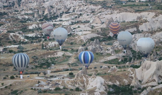 Sıcak hava balonları, 15 Temmuz için Türk bayrakları ile havalandı