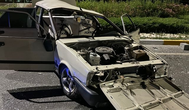 Sivas'ta otomobil karşı şeride geçip, takla attı: 1'i ağır 3 yaralı