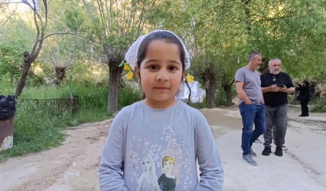 Suyun 40 metreden döküldüğü Girlevik Şelalesi'ne ziyaretçi akını