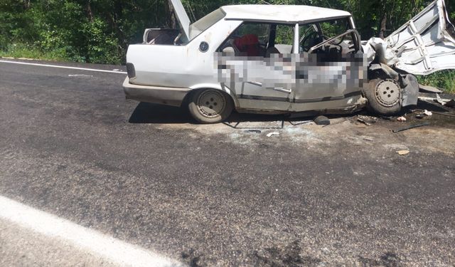 Tunceli'de kamyonetle otomobil çarpıştı: 1 ölü, 5 yaralı
