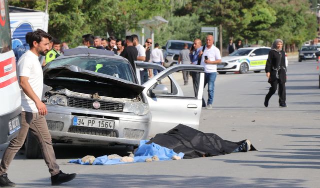 Van'da otomobil, park halindeki kamyona çarptı: 1 ölü, 4 yaralı