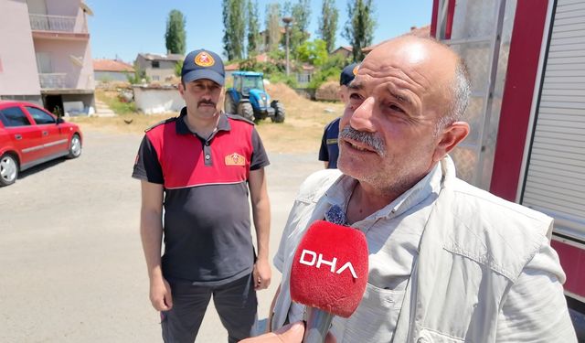 Yuvasında ayağına ip dolanan yavru leyleğe itfaiye yardımı