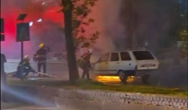 Aydın'da seyir halindeki otomobil alev aldı