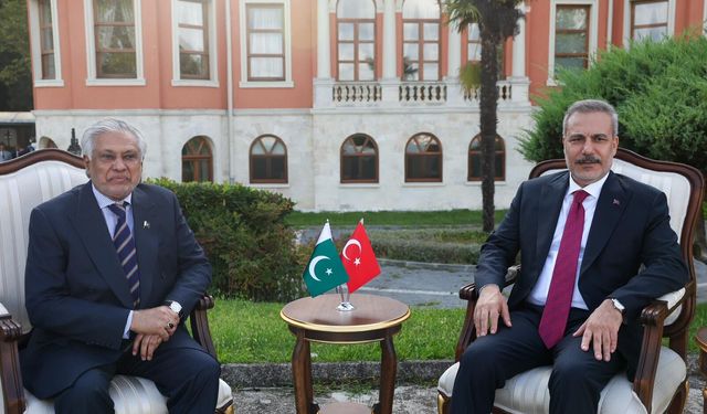Bakan Fidan, Pakistan Dışişleri Bakanı Ishaq Dar ile görüştü
