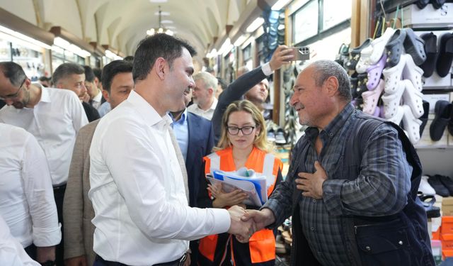 Bakan Kurum, Kahramanmaraş'ta Kapalı Çarşı'yı ziyaret etti