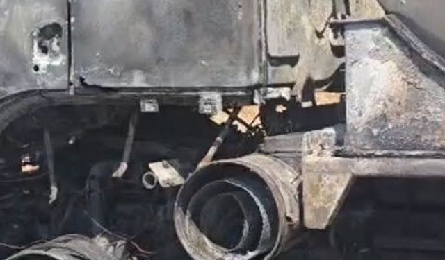Balıkesir'de kamyondaki yangın ormana sıçradı/Ek fotoğraflar
