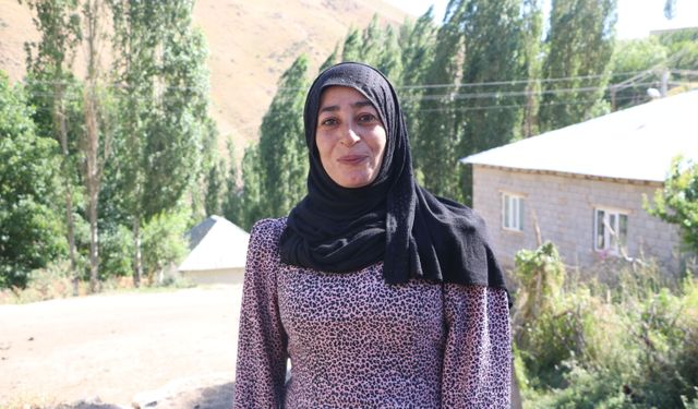 Besiciler, koyunlarını her gün 3 kilometre uzaklıktaki çeşmeye yürütmek zorunda kalıyor