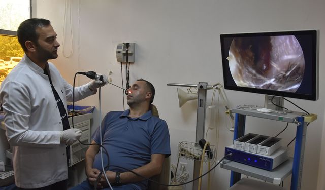 Burundan girilip gözyaşı kanalına yapay tüp yerleştirilen hasta sağlığına kavuştu