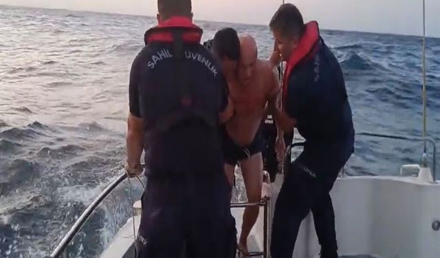 Denizde can pazarı; SUP board tahtası ile açığa sürüklenen baba ile kızı 5 saat sonra kurtarıldı