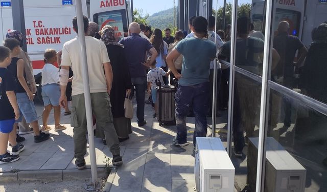 Devrilen traktörün sürücüsü ağır yaralandı