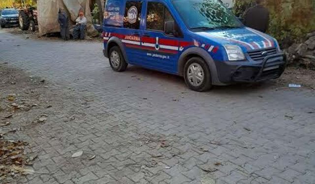 Devrilen traktörün sürücüsü öldü