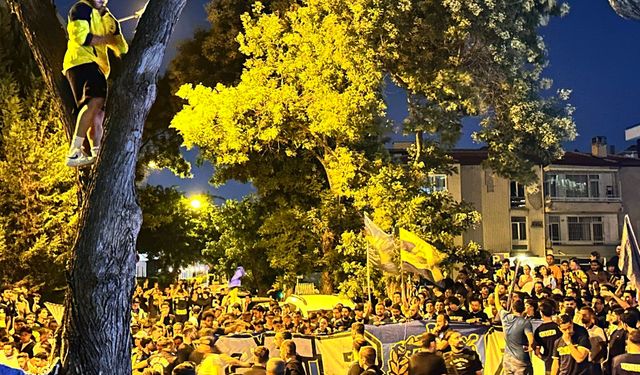 Fenerbahçe kafilesi, Ankara'da coşkuyla karşılandı