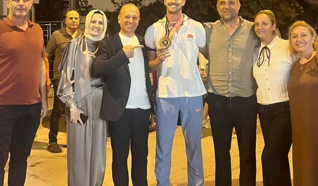 İsmail Nezir'e İzmir'de karşılama