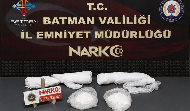 Kolundaki alçıda 1 kilo uyuşturucuyla yakalanan şüpheli tutuklandı