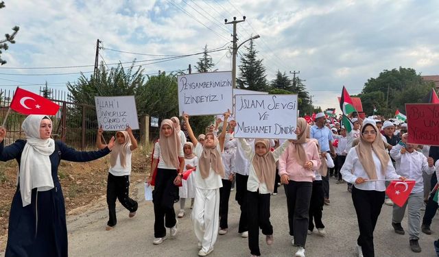 Kur'an kursu öğrencilerinden Gazze'ye destek yürüyüşü
