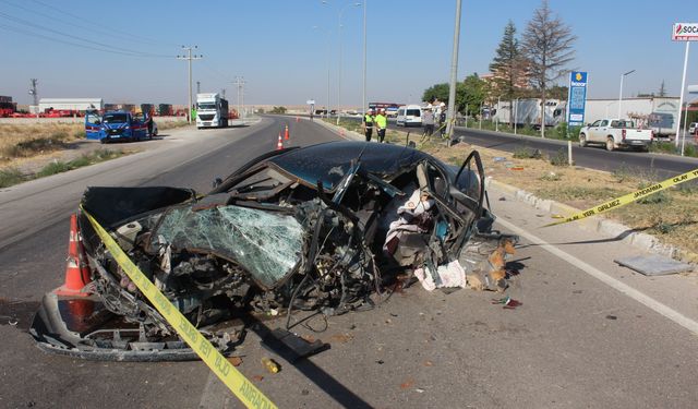 Otomobilin direğe çarptığı kazada ölen sürücü ve kayınvalidesi toprağa verildi
