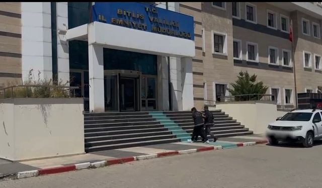 Şampuan şişelerine gizlediği sıvı metamfetaminle yakalanan şüpheli tutuklandı