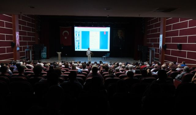 Tarihçi Sinan Meydan Akşehir'de Büyük Taarruz'u anlattı
