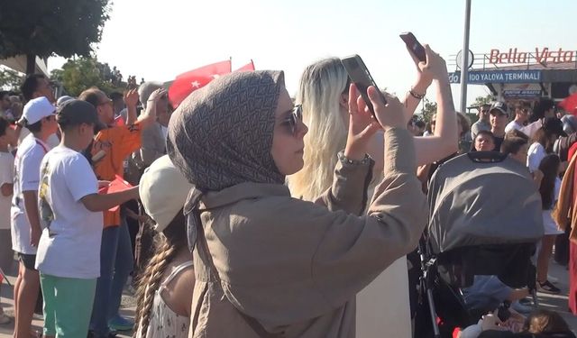 Türk Yıldızları, Atatürk'ün Yalova'ya gelişinin 97'nci yıl dönümünde gökyüzünü renklendirdi