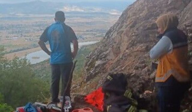 Yürüyüş için çıktığı dağda kayalıklara düştü, askeri helikopter kurtardı