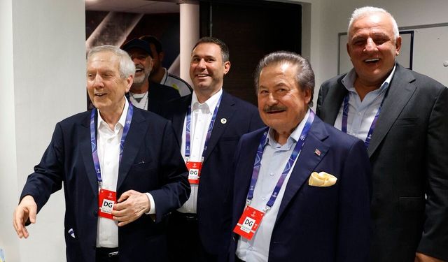 BAŞKAN AZİZ YILDIRIM FENERBAHÇE’YE SOYUNMA ODASINDA