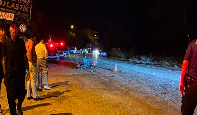 Adana'da hafif ticari araçla çarpışan motosikletin sürücüsü öldü