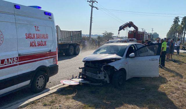Adana'da yolcu minibüsü ile otomobil çarpıştı: 1 ölü, 3 yaralı