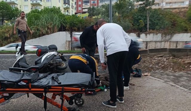 Bursa'da devrilen motosikletin sürücüsü ağır yaralandı
