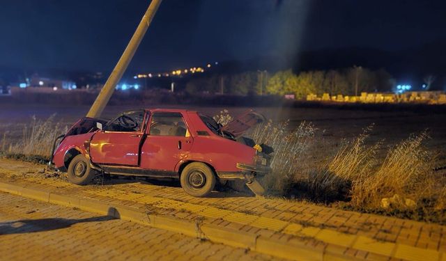 Çanakkale otomobil, yolun karşına geçmeye çalışan aileye çarptı: 1 ölü, 4 yaralı