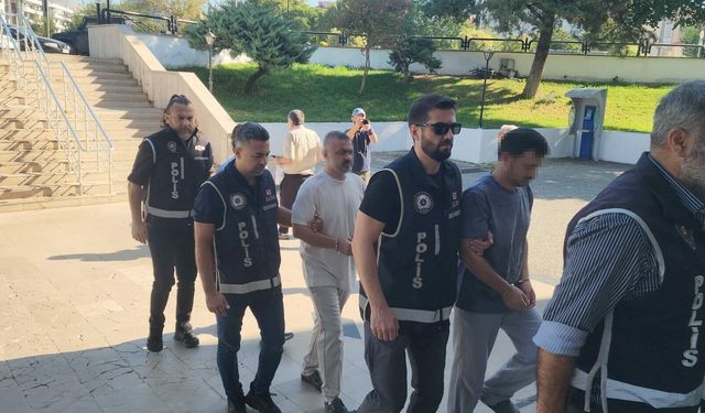 Datça'da teknede yakalanan 9 FETÖ şüphelisi ve kaptan adliyeye sevk edildi