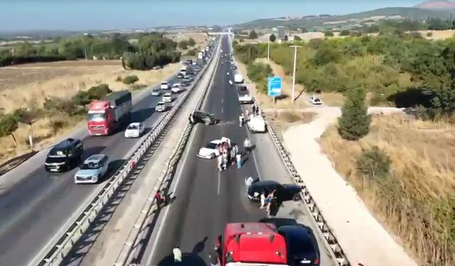 Deposu delinen TIR'dan dökülen mazot zincirleme kazaya yol açtı; 4 yaralı